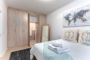 2 chambres, fer et planche à repasser, Wi-Fi gratuit, draps fournis