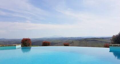 Casa Glenda: A characteristic and welcoming two-story apartment that is part of an ancient country house located on top of a small hill, with Free WI-FI.