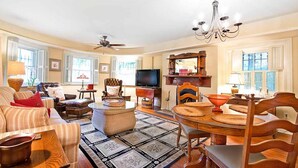 Unclassified image, 3 of 21, button - Gaston Garden Apartment by Lucky Savannah (Savannah)