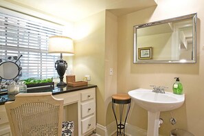 Bathroom - Gaston Garden Apartment by Lucky Savannah (Savannah)