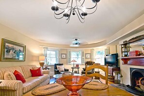 Room - Gaston Garden Apartment by Lucky Savannah (Savannah)