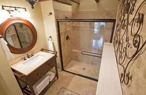 Stadtwohnung, 2 Schlafzimmer | Badezimmer | Handtücher
