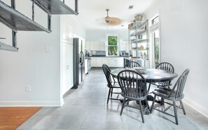House, 3 Bedrooms | Private kitchen