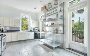 House, 3 Bedrooms | Private kitchen - Southern Market by Lucky Savannah (Savannah)