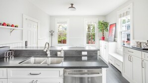 House, 3 Bedrooms | Private kitchen - Grand Luther by Lucky Savannah (Savannah)