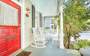 House, 3 Bedrooms | Balcony