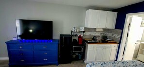 Private kitchen - Cozy Waterfront Hotel Room (Sarasota)