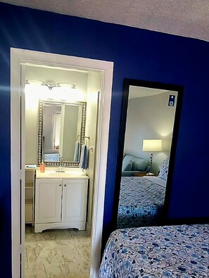 Room - Cozy Waterfront Hotel Room (Sarasota)