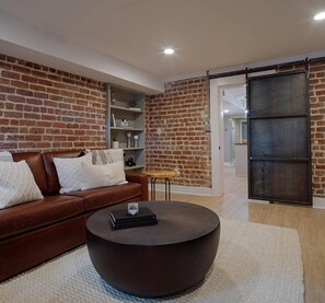 Suite, 1 Bedroom | Living room