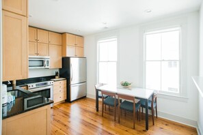 Dining - Unwind on Crawford Square by Lucky Savannah (Savannah)