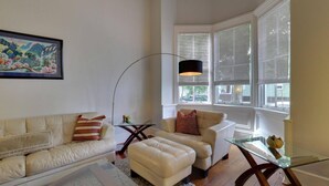 House, 3 Bedrooms | Living room - The Victorian Porch (Savannah)