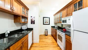 Condo, 1 Bedroom | Private kitchen