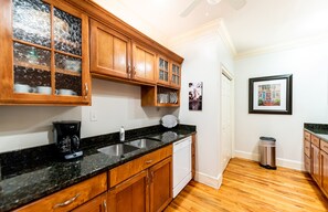 Condo, 1 Bedroom | Private kitchen - Savannah Rose Cottage by Lucky Savannah (Savannah)