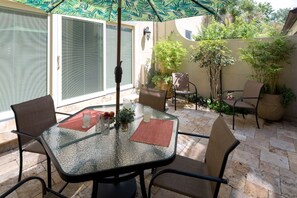 Villa, 2 Bedrooms | Balcony - Villa on Broughton Main by Lucky Savannah (Savannah)
