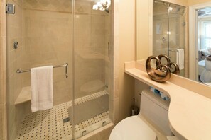 Villa, 2 habitaciones | Baño | Toallas