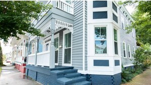 Exterior - Montgomery House Lower by Lucky Savannah (Savannah)