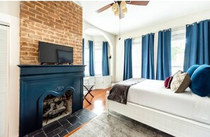 House, 2 Bedrooms | 2 bedrooms - Montgomery House Lower by Lucky Savannah (Savannah)