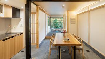 Traditional House, 2 Bedrooms, Kitchen, Garden View | Interior detail