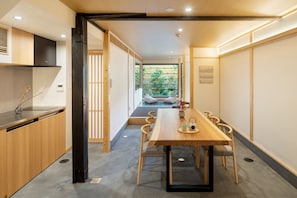 Traditional House, 2 Bedrooms, Kitchen, Garden View | Interior detail