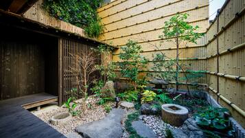 Traditional House, 2 Bedrooms, Kitchen, Garden View | 2 bedrooms, in-room safe, individually decorated, individually furnished