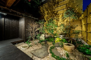 Traditional House, 2 Bedrooms, Kitchen, Garden View | 2 bedrooms, in-room safe, individually decorated, individually furnished