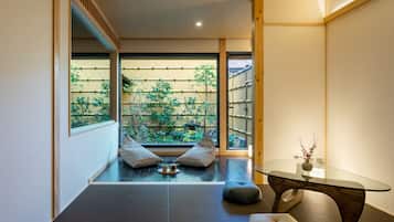 Traditional House, 2 Bedrooms, Kitchen, Garden View | 2 bedrooms, in-room safe, individually decorated, individually furnished