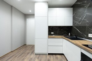 Apartment | Private kitchen | Dining tables - Habitat Hotel Tirana (Tirana)