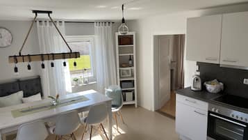 Basic House | 2 bedrooms, individually furnished, iron/ironing board, free WiFi