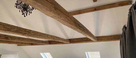 Rumah Basic | 2 kamar tidur dan dilengkapi dengan perabotan berbeda-beda