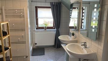 Basic House | Bathroom | Shower, hair dryer, towels, soap