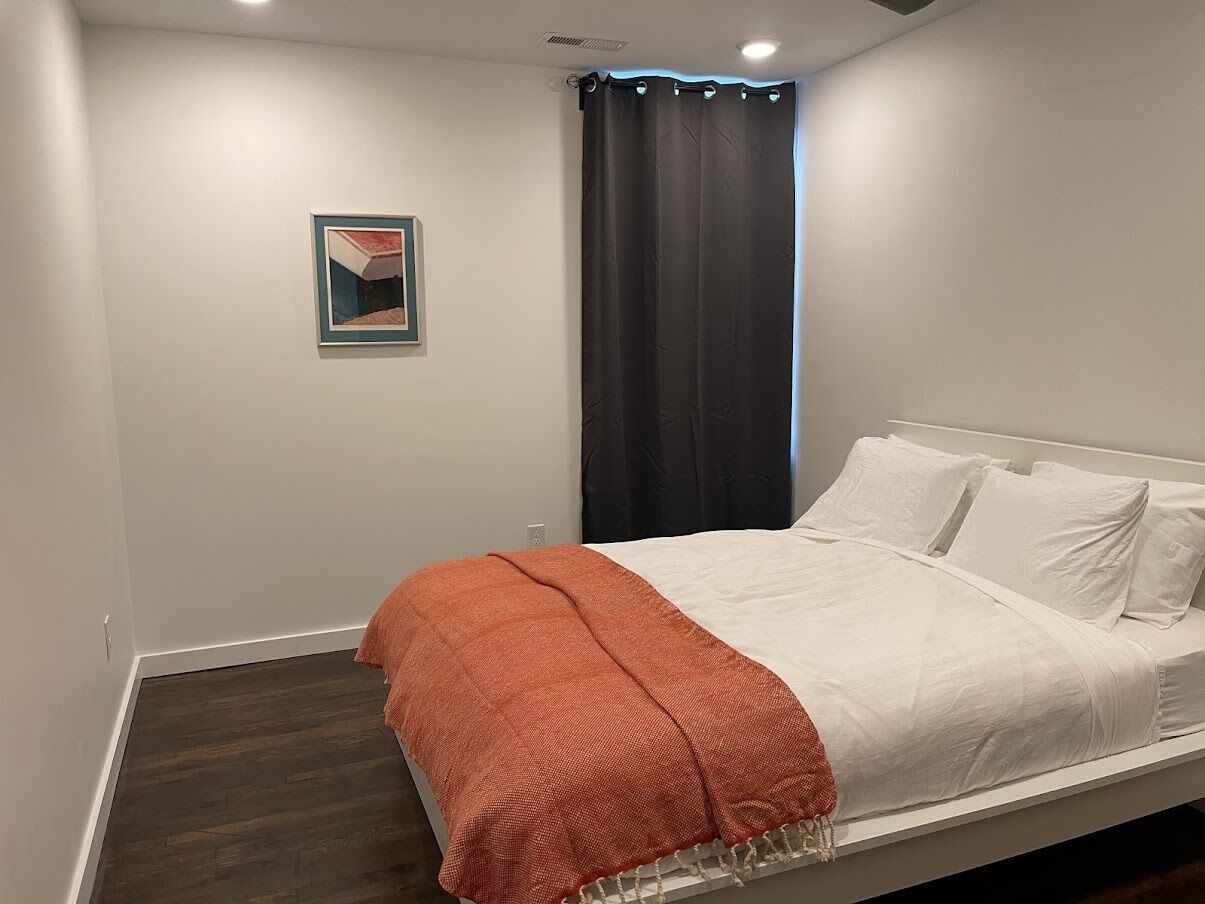 2 bedrooms, desk, iron/ironing board, WiFi