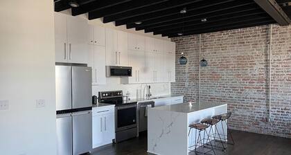 ☆ Home Away From Home ☆ Downtown Mount Airy-APT 201