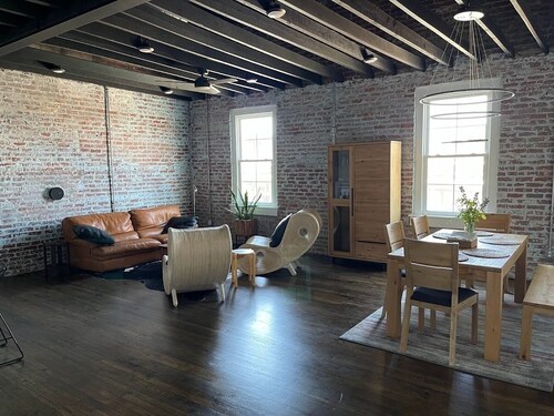 ☆ Home Away From Home ☆ Downtown Mount Airy-APT 201