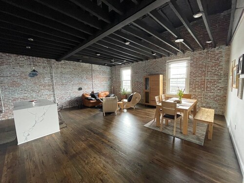 ☆ Home Away From Home ☆ Downtown Mount Airy-APT 201