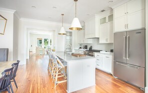 Townhome, 3 Bedrooms | Private kitchen - 320 East Townhouse by Lucky Savannah (Savannah)