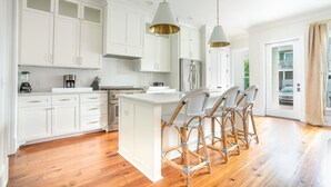 Townhome, 3 Bedrooms | Private kitchen - 320 East Townhouse by Lucky Savannah (Savannah)