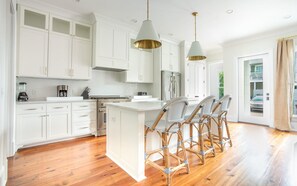 Townhome, 3 Bedrooms | Private kitchen - 320 East Townhouse by Lucky Savannah (Savannah)