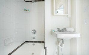 Bathroom - The Park House Carriage by Lucky Savannah (Savannah)