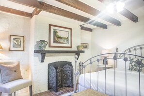 Room - Canterbury Garden Apartment by Lucky Savannah (Savannah)