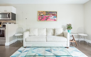 Condo, 1 cama Queen | Sala de estar