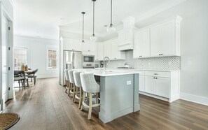 Townhome, 4 Bedrooms | Private kitchen