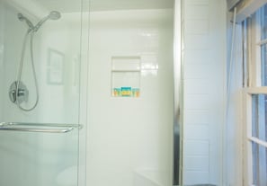 House, 4 Bedrooms | Bathroom - Canterbury Main and Garden by Lucky Savannah (Savannah)