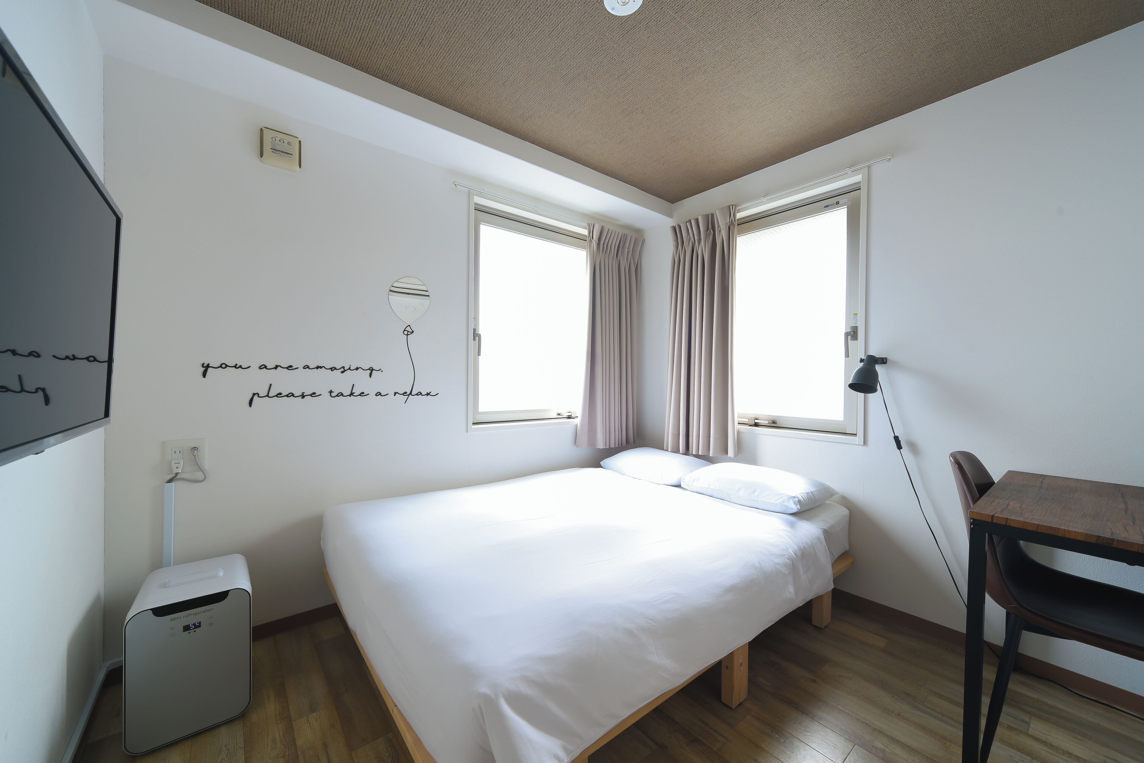 Cortinas blackout, tabla de planchar con plancha y wifi gratis 