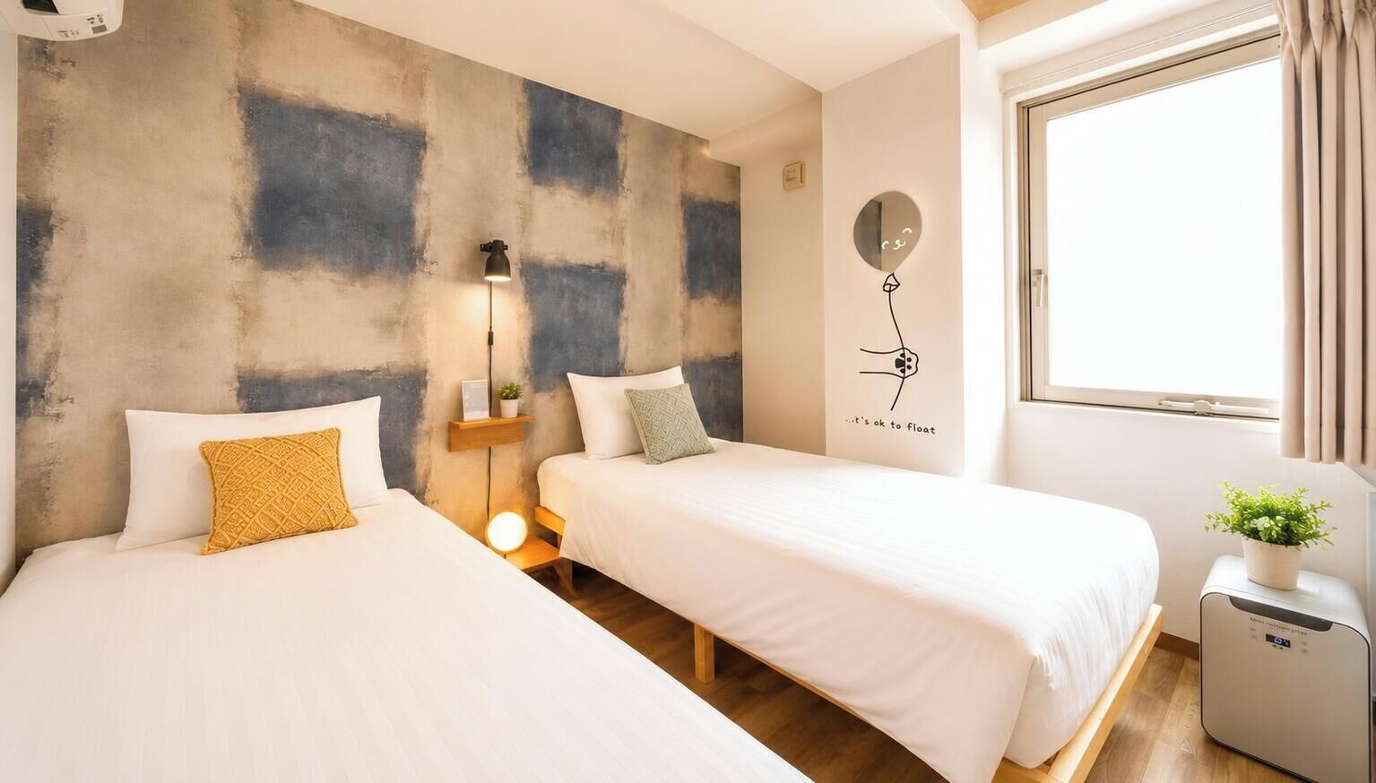 Habitación estándar con 2 camas individuales | Cortinas blackout, tabla de planchar con plancha y wifi gratis 