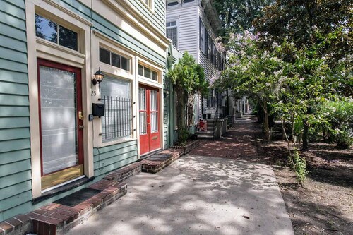 Corner Door Townhome 4 Bedroom by Lucky Savannah