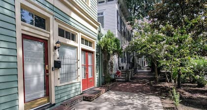 Corner Door Townhome 4 Bedroom by Lucky Savannah
