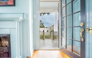 Condo, 2 Bedrooms