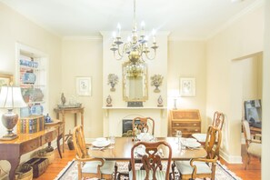 Townhome - 2 sovrum | Matsal