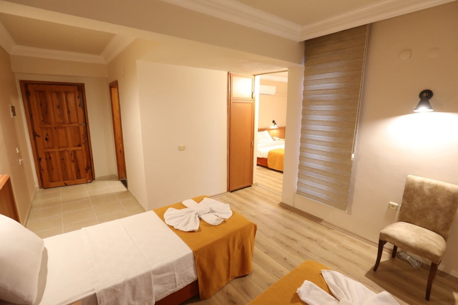 家庭套房, 2 间卧室 | 高档床上用品、迷你吧、办公桌、笔记本电脑工作区