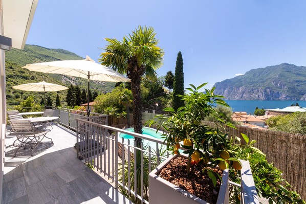 Terrace/patio - Within walking distance of downtown and the lake (Nago-Torbole)